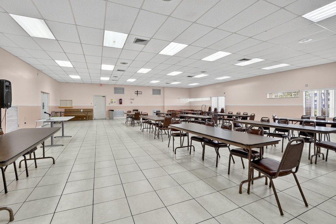 SUNRISE LAKES - Residential