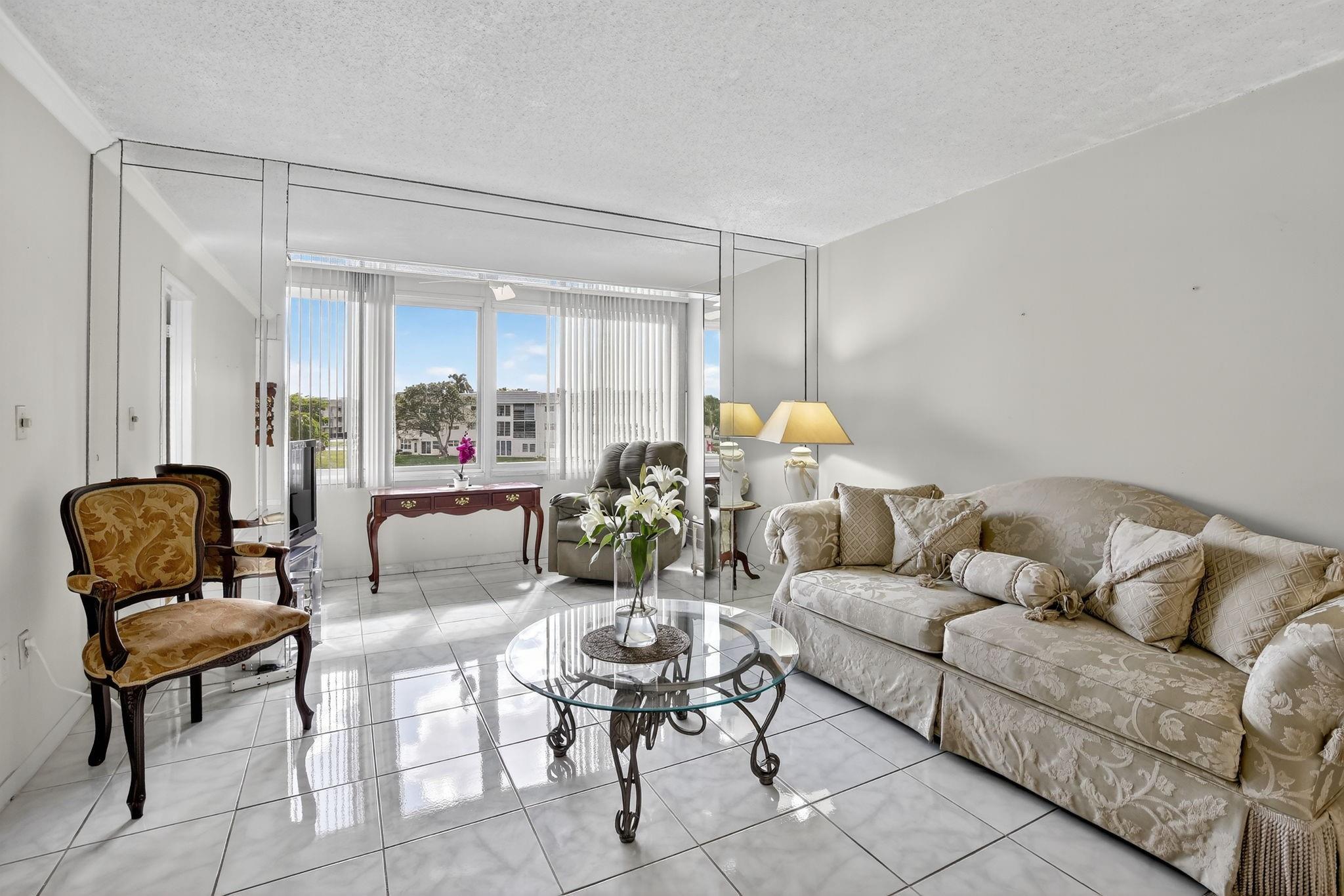 SUNRISE LAKES - Residential