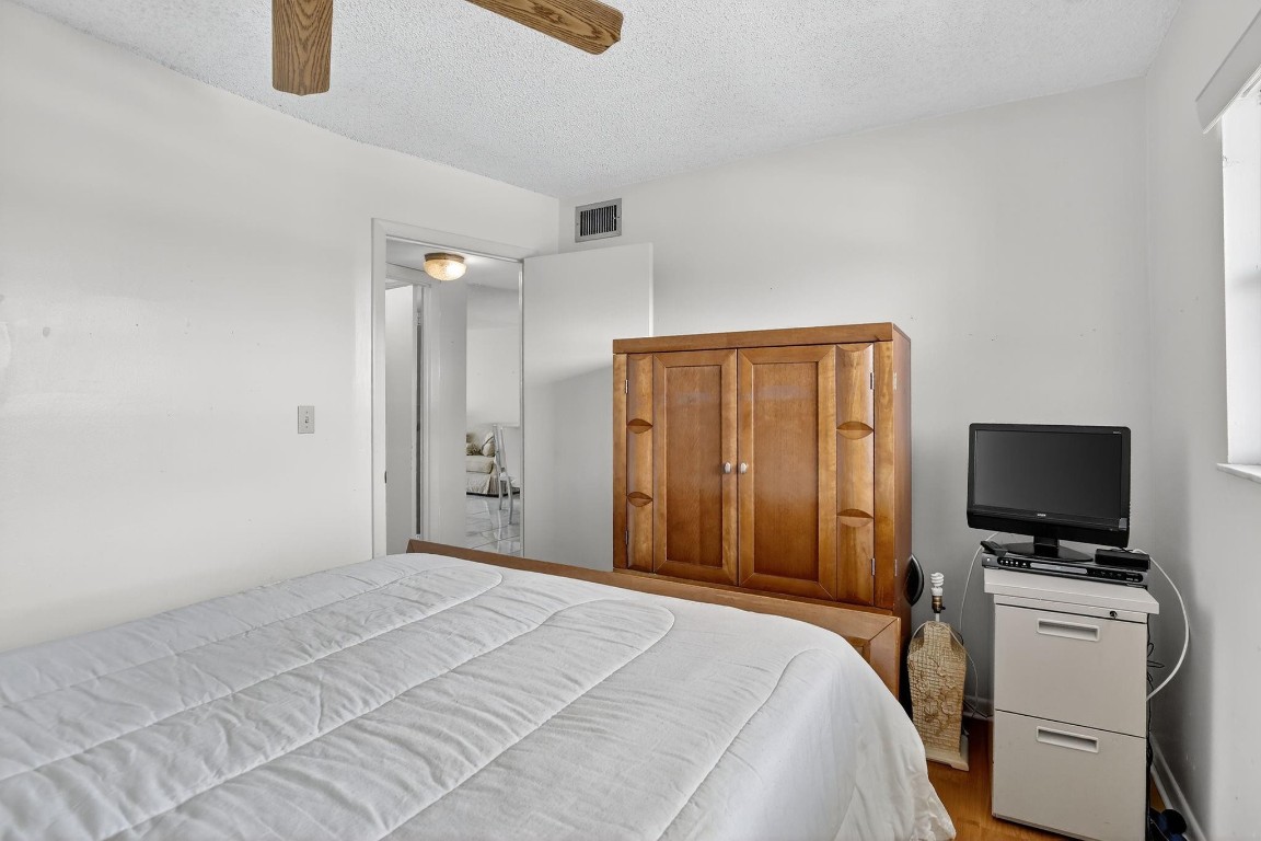 SUNRISE LAKES - Residential