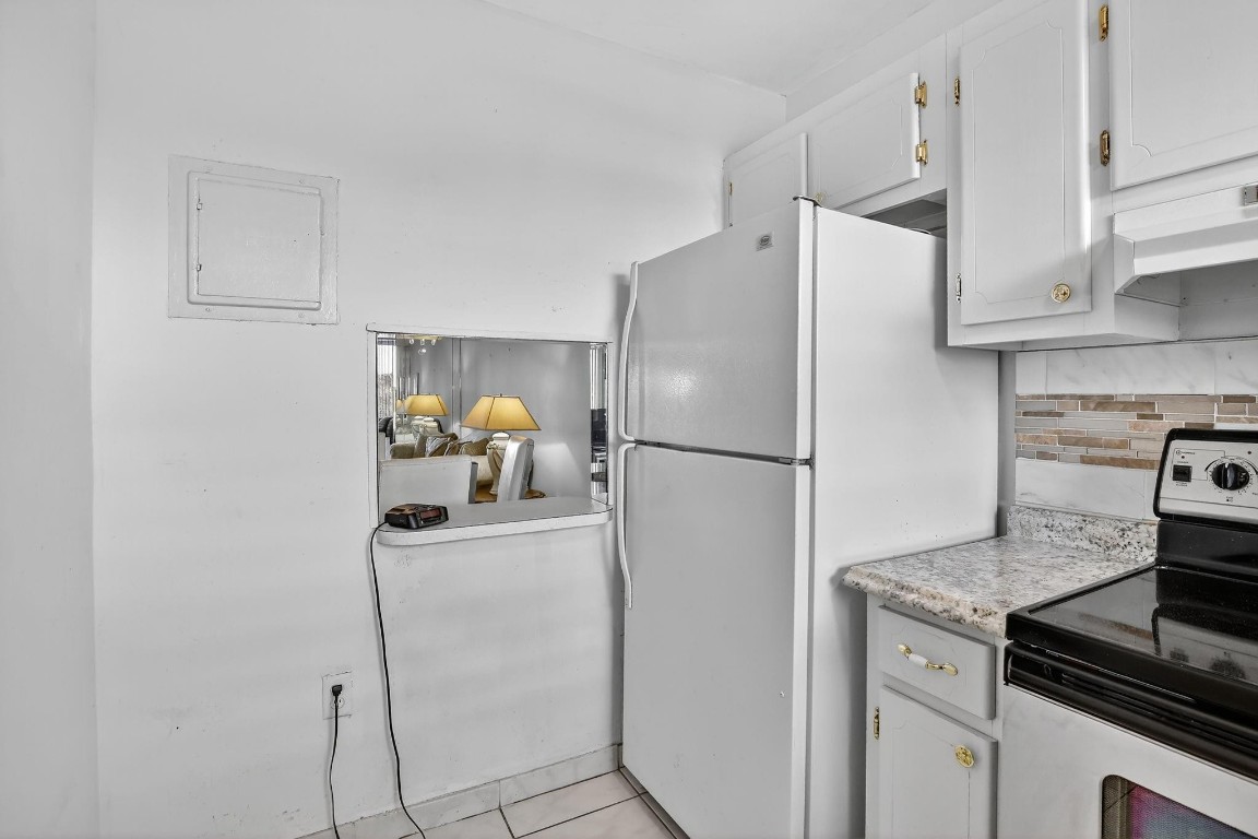 SUNRISE LAKES - Residential