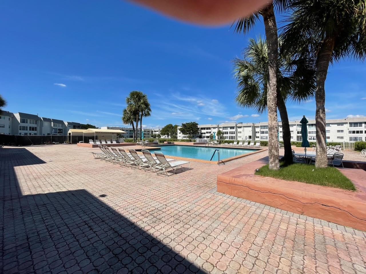 SUNRISE LAKES - Residential