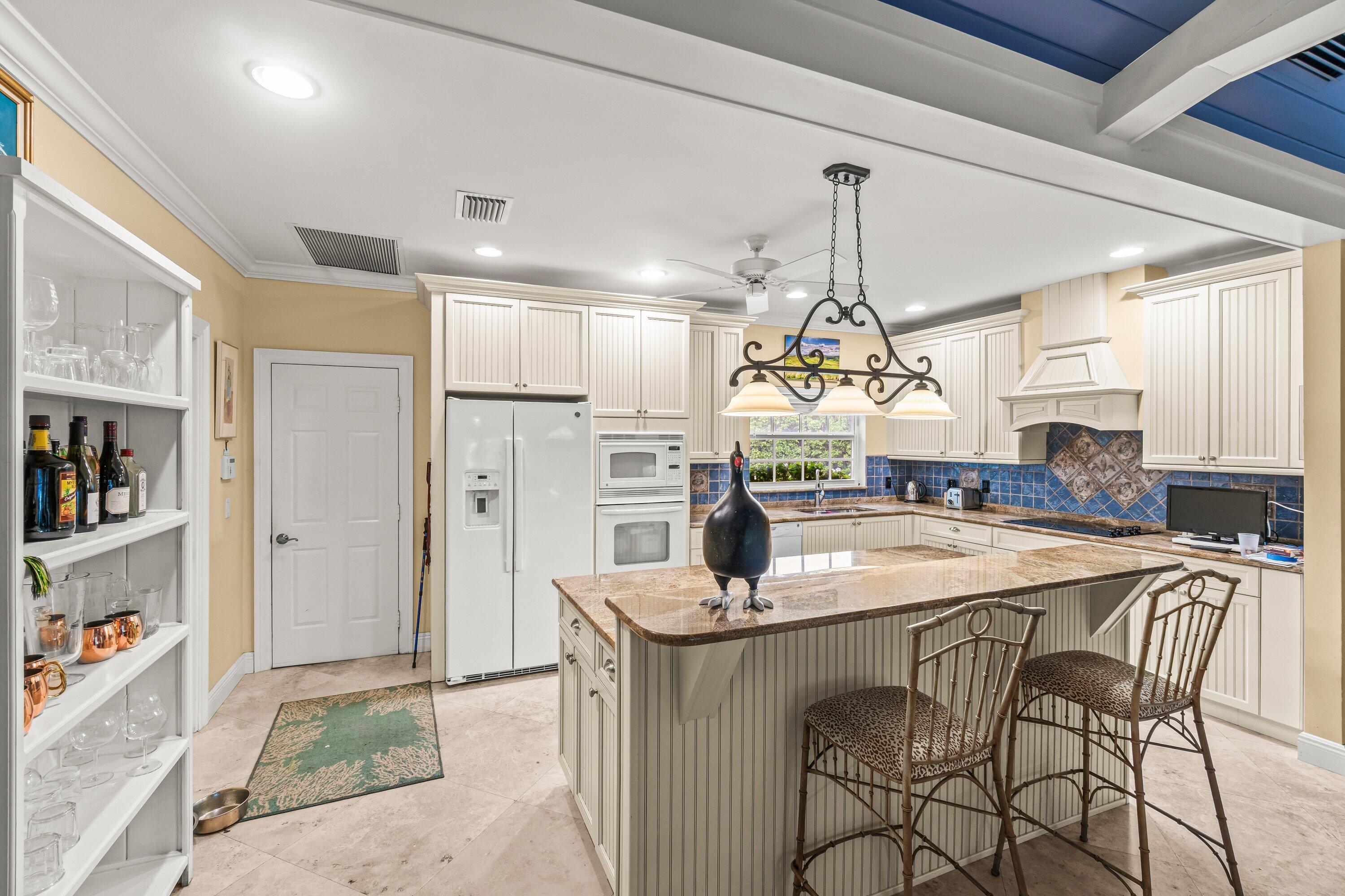 TROPICAL SHORES - Residential