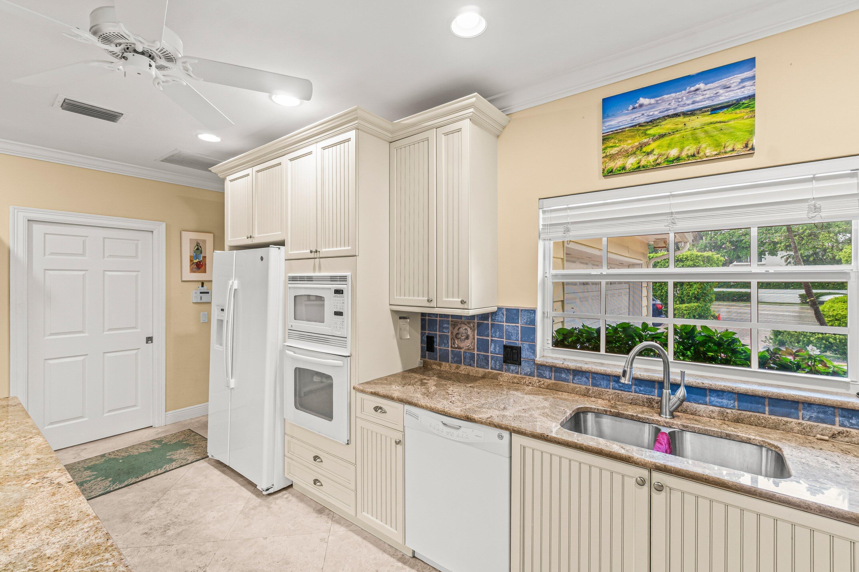 TROPICAL SHORES - Residential