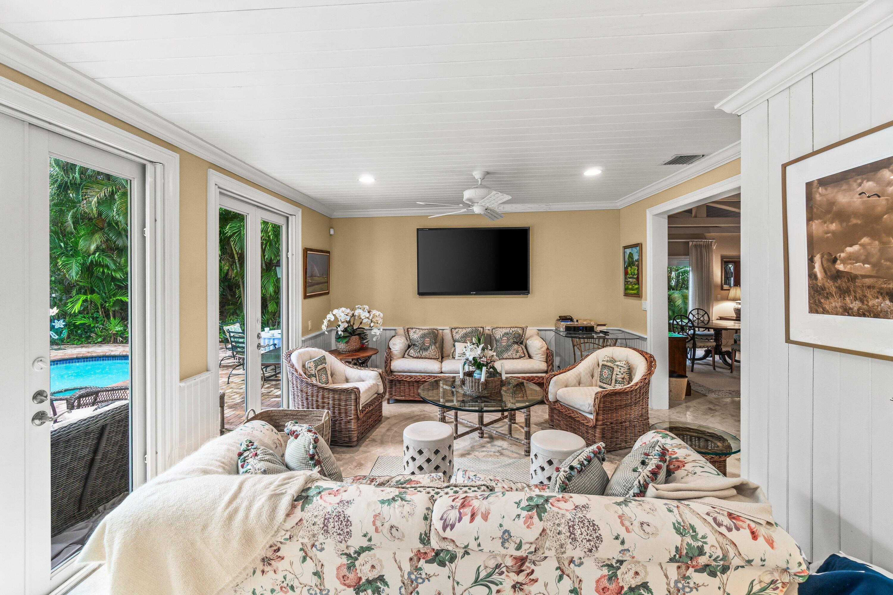 TROPICAL SHORES - Residential