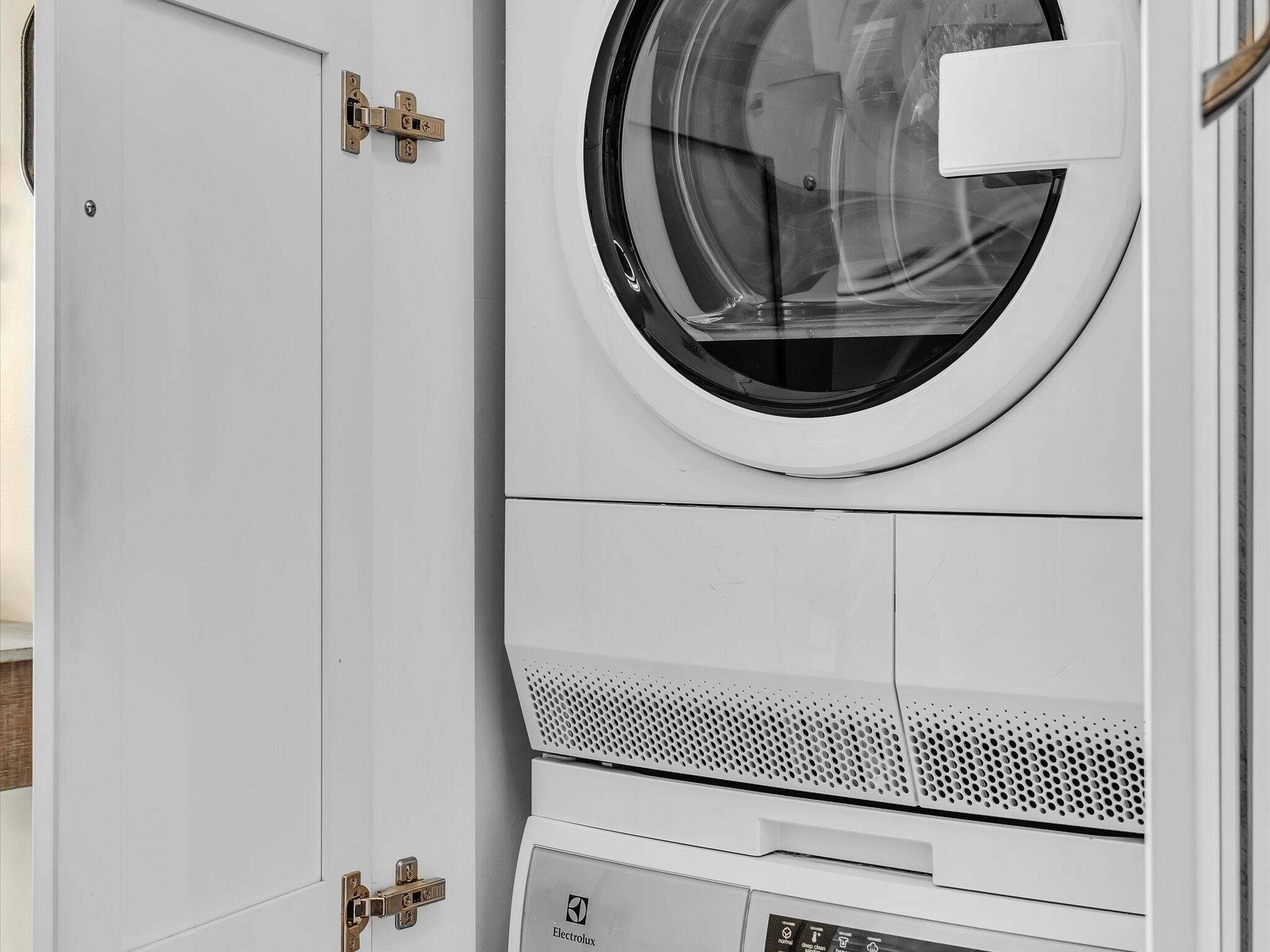 CHARLESTON PLACE - Residential Lease