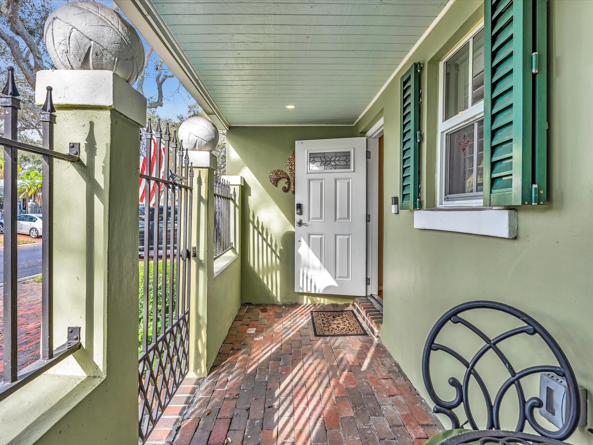 CHARLESTON PLACE - Residential Lease