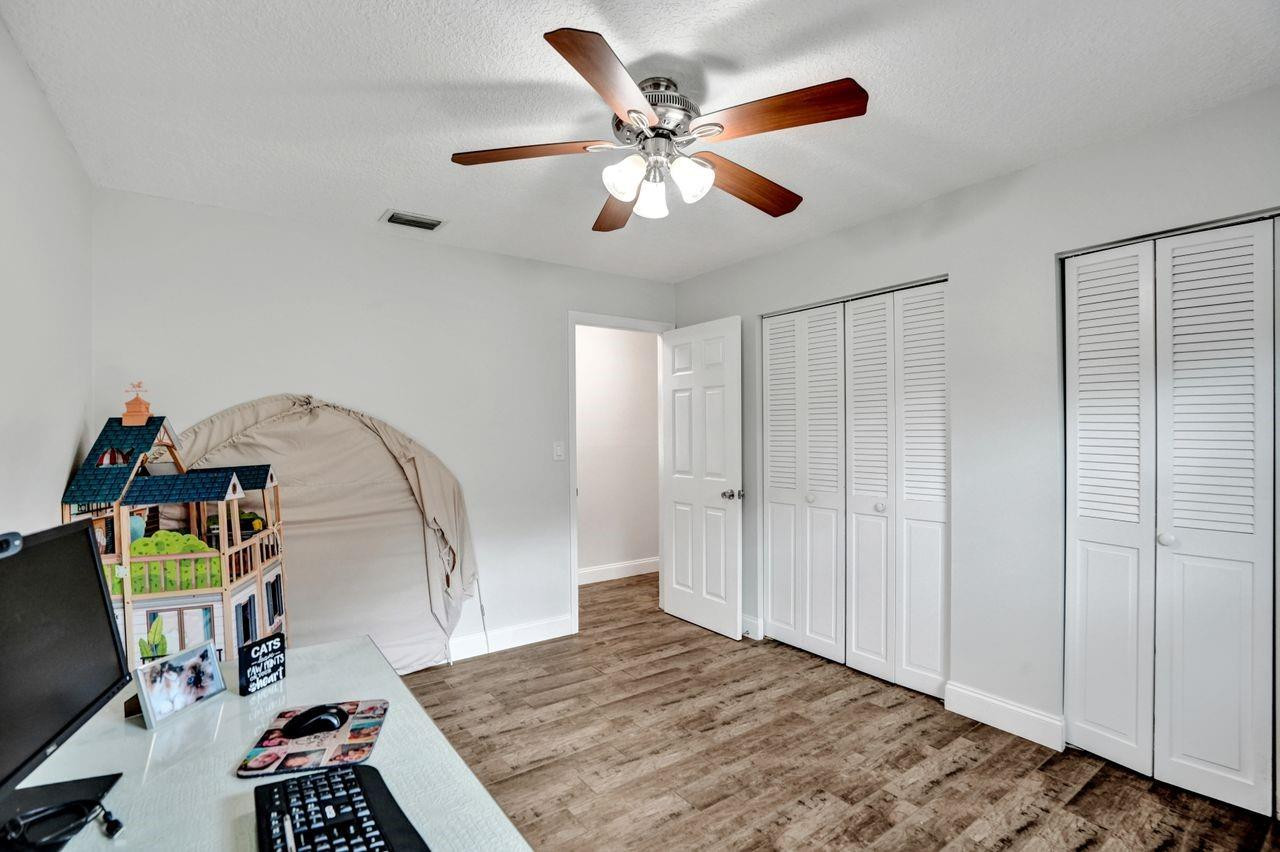 Oak Wood 80-39 B - Residential