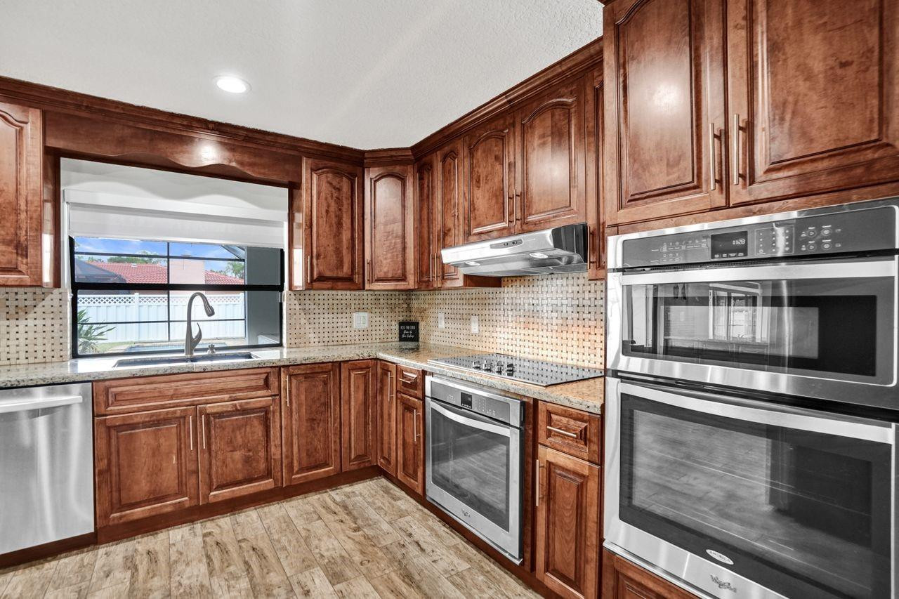 Oak Wood 80-39 B - Residential