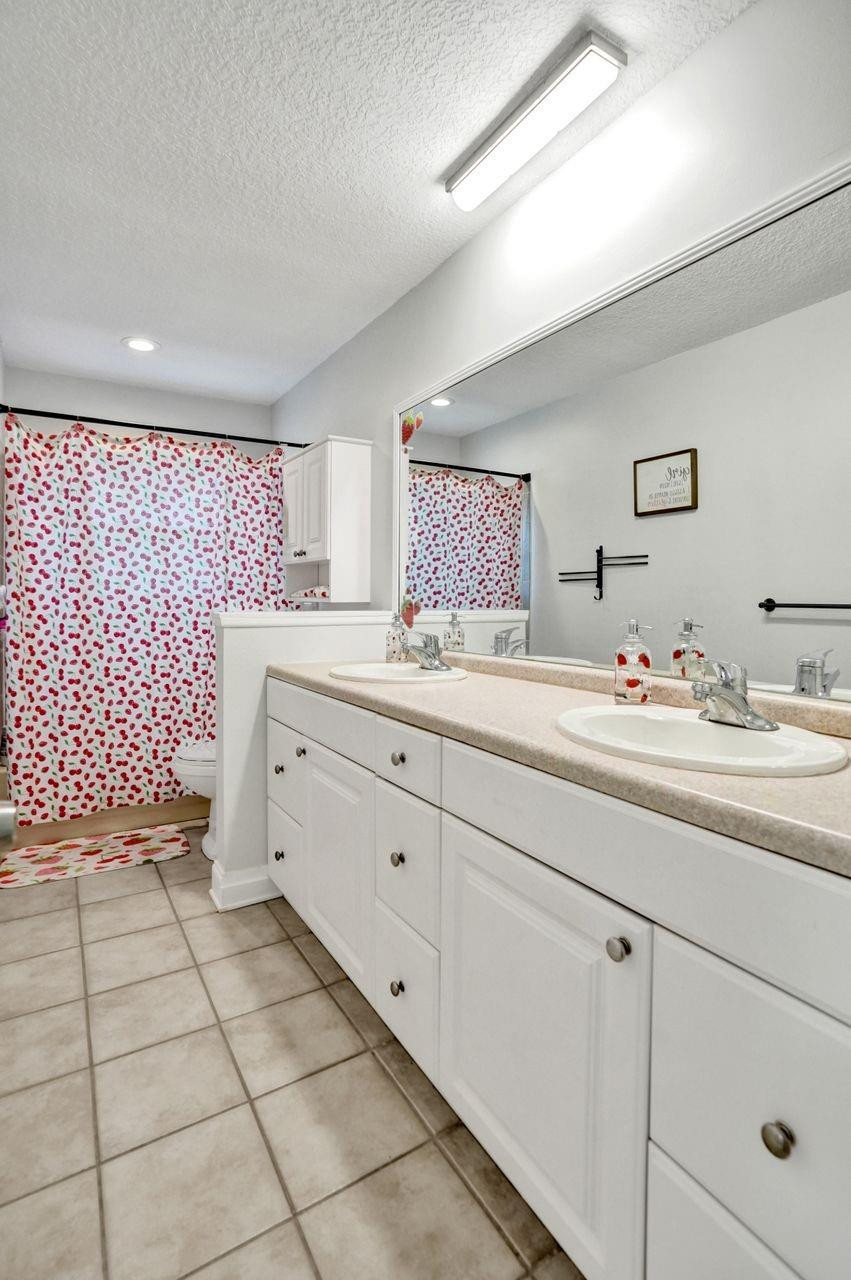 Oak Wood 80-39 B - Residential