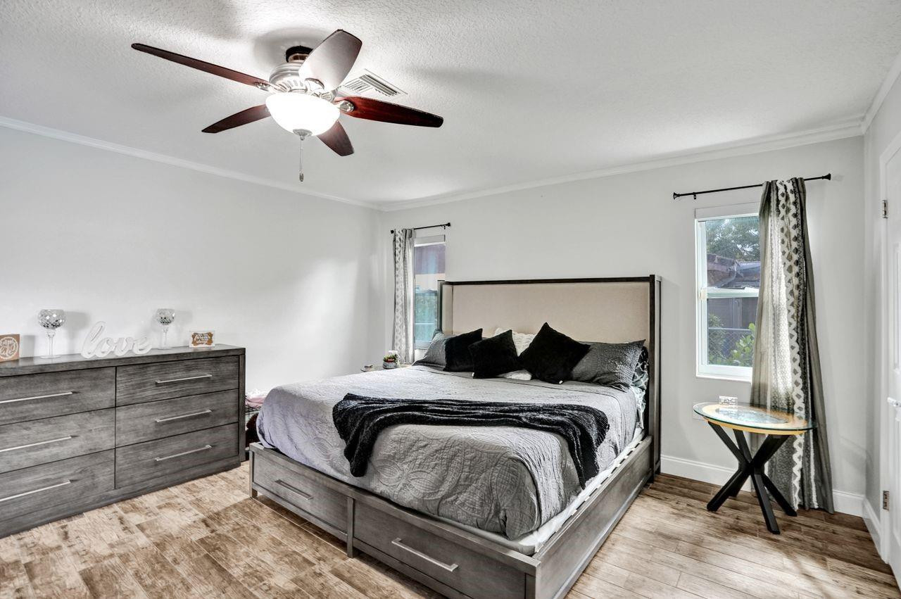 Oak Wood 80-39 B - Residential