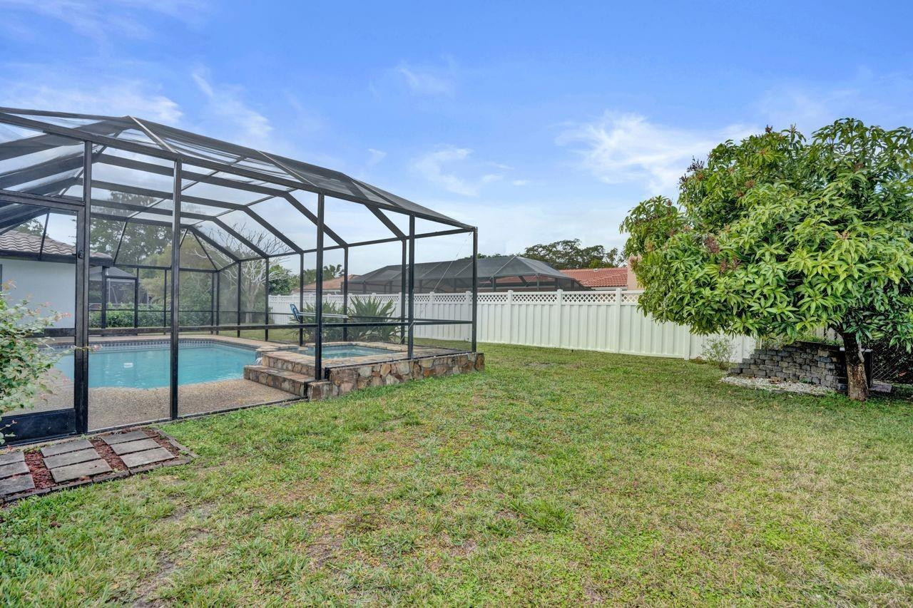 Oak Wood 80-39 B - Residential