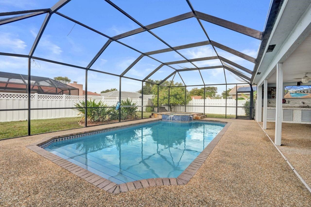 Oak Wood 80-39 B - Residential