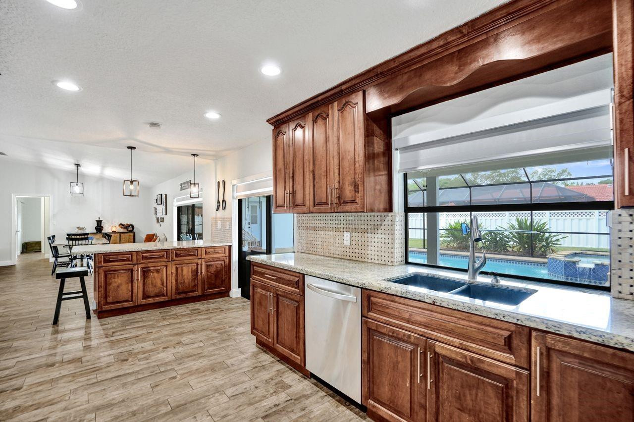 Oak Wood 80-39 B - Residential