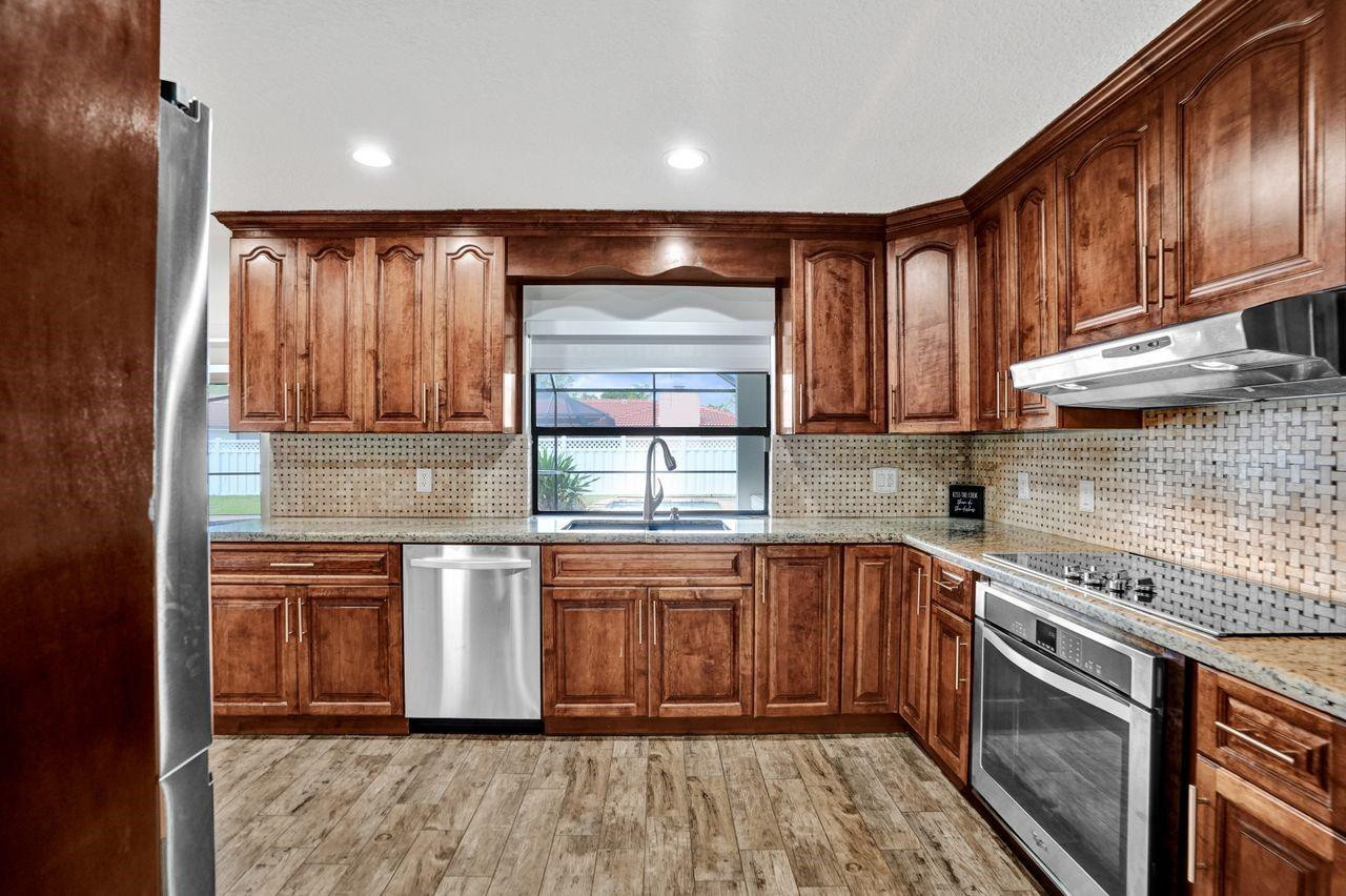 Oak Wood 80-39 B - Residential