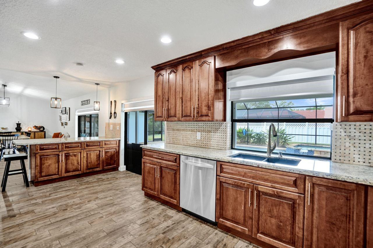 Oak Wood 80-39 B - Residential