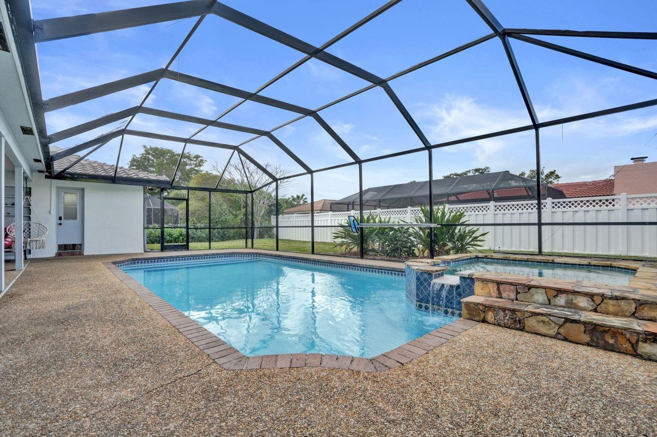 Oak Wood 80-39 B - Residential