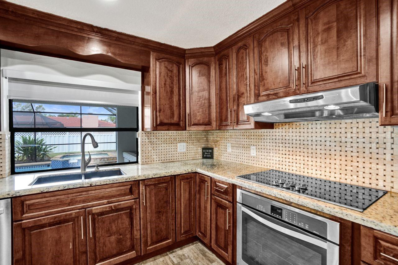 Oak Wood 80-39 B - Residential