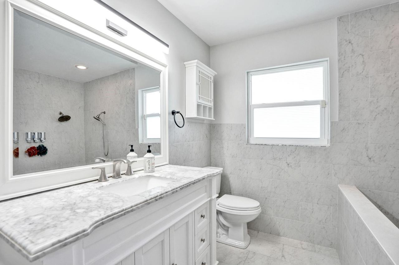 Oak Wood 80-39 B - Residential