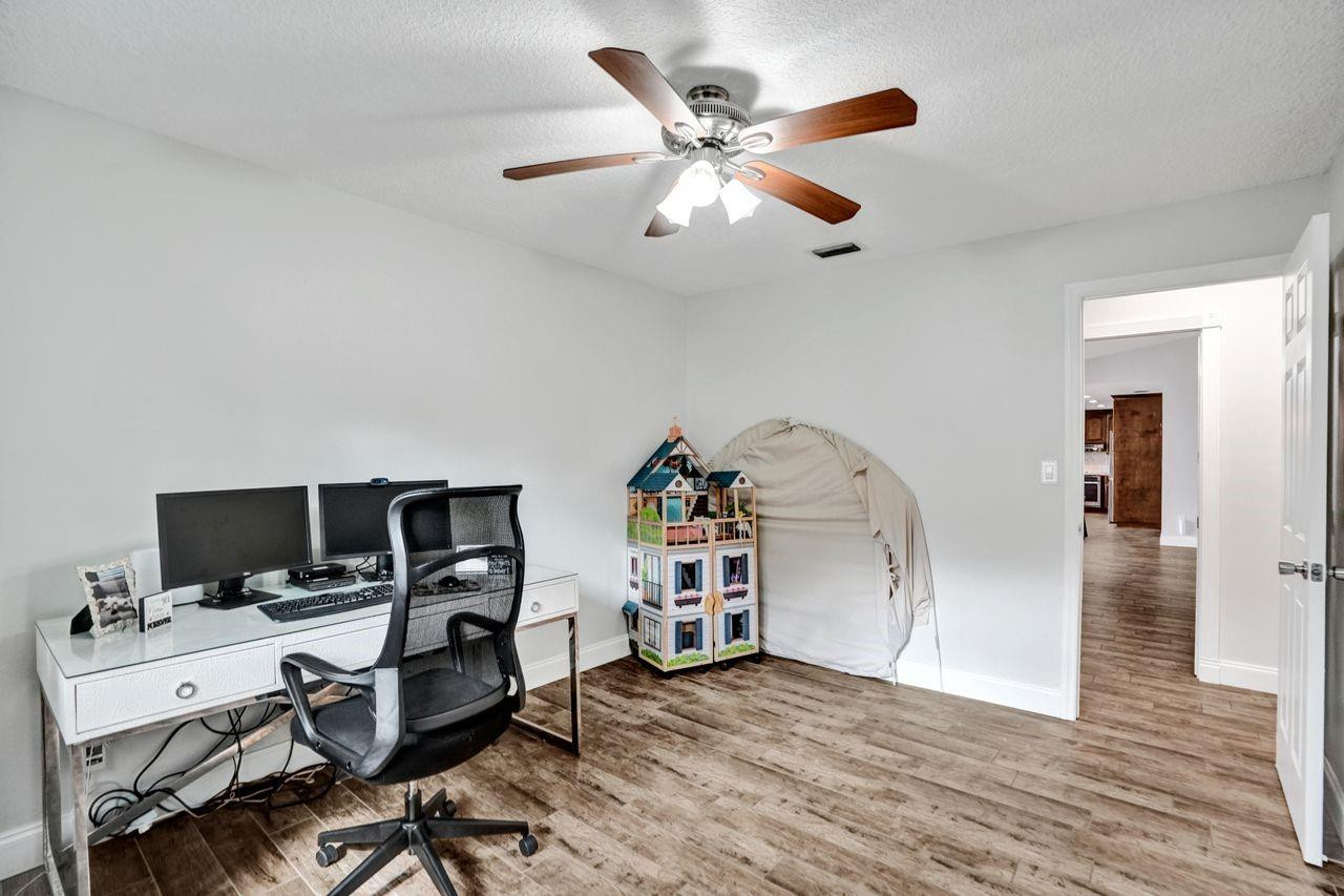 Oak Wood 80-39 B - Residential