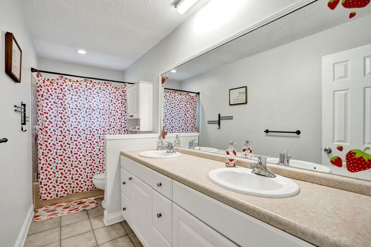 Oak Wood 80-39 B - Residential