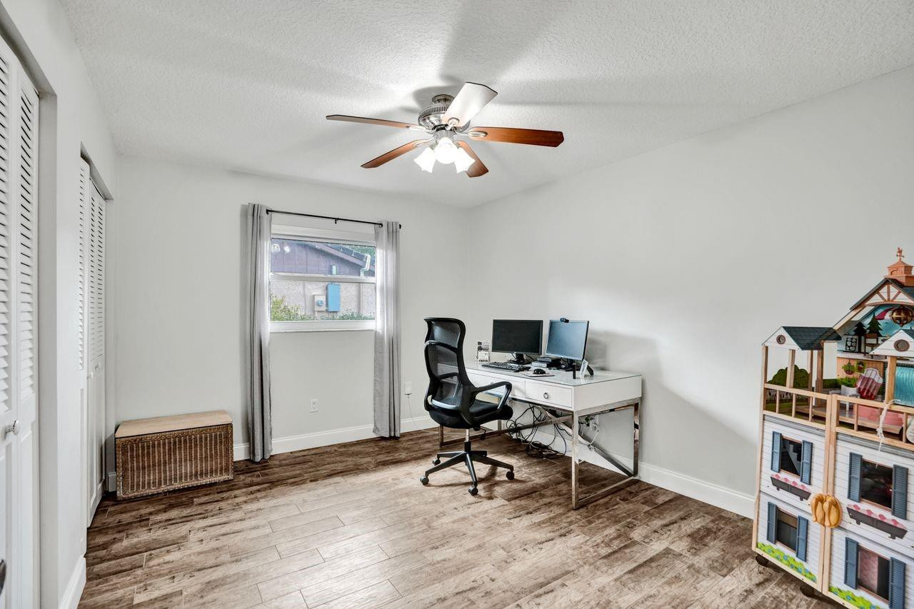 Oak Wood 80-39 B - Residential