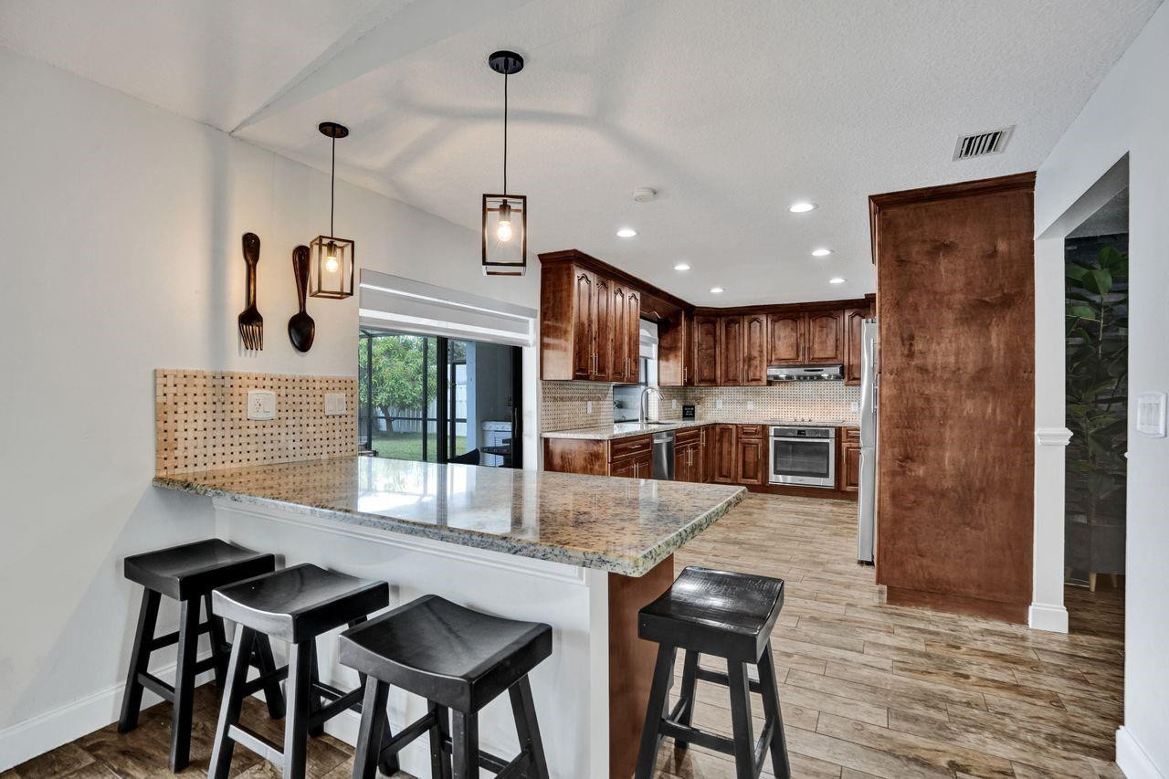 Oak Wood 80-39 B - Residential