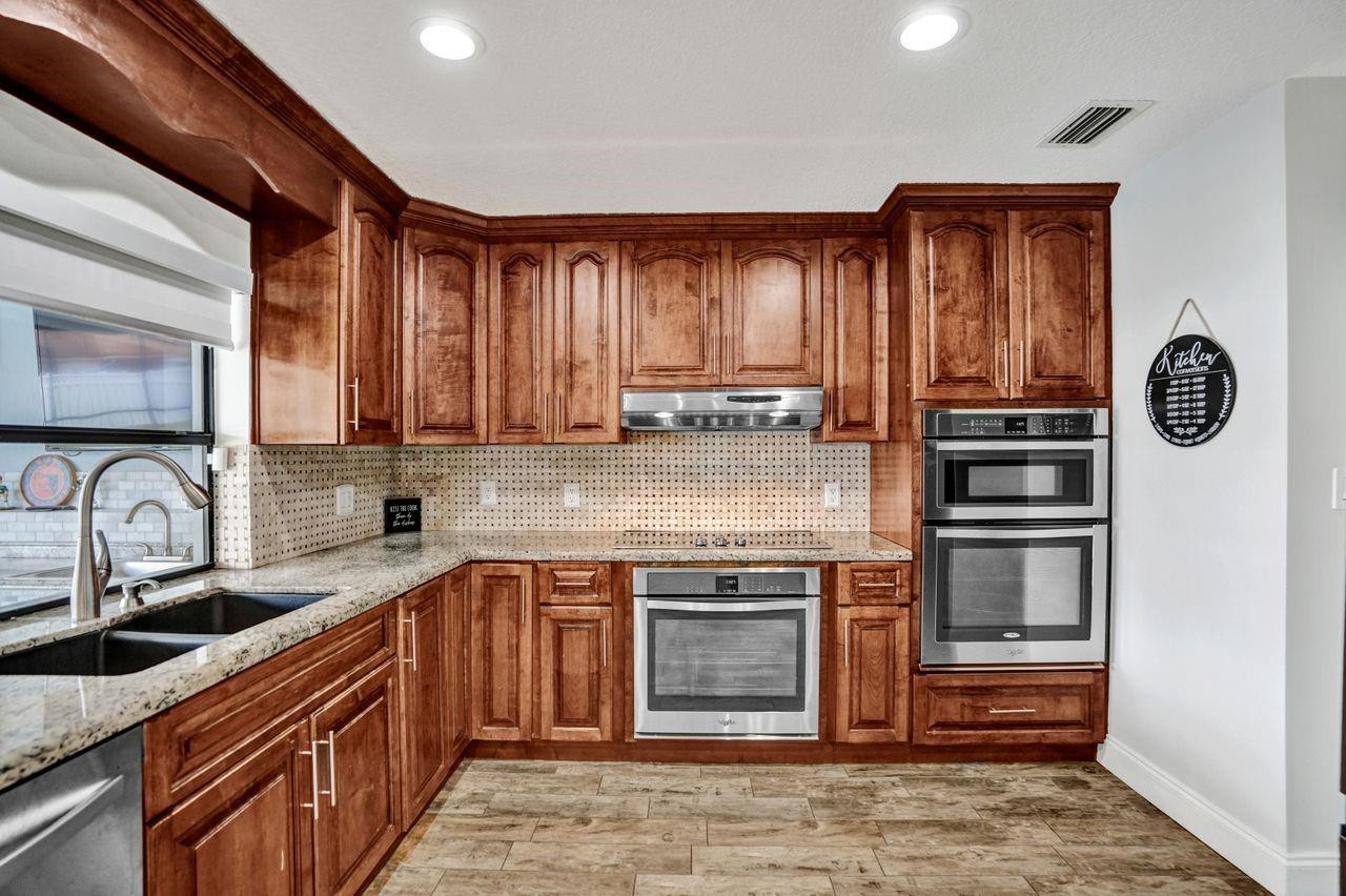 Oak Wood 80-39 B - Residential