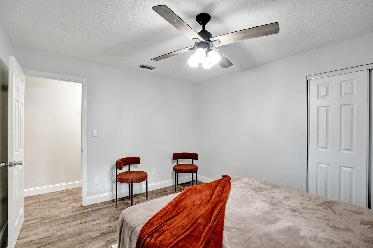 Oak Wood 80-39 B - Residential