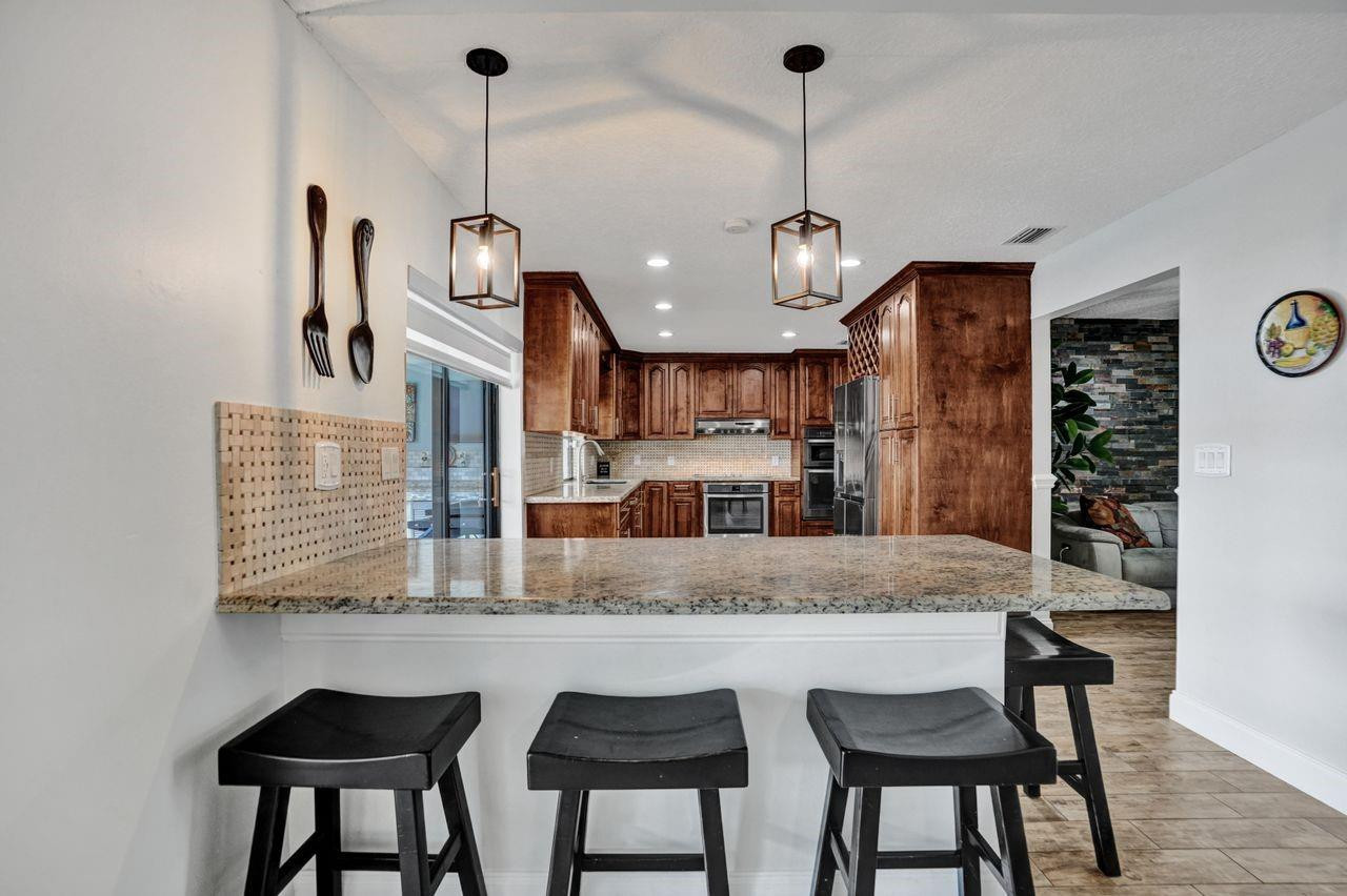 Oak Wood 80-39 B - Residential