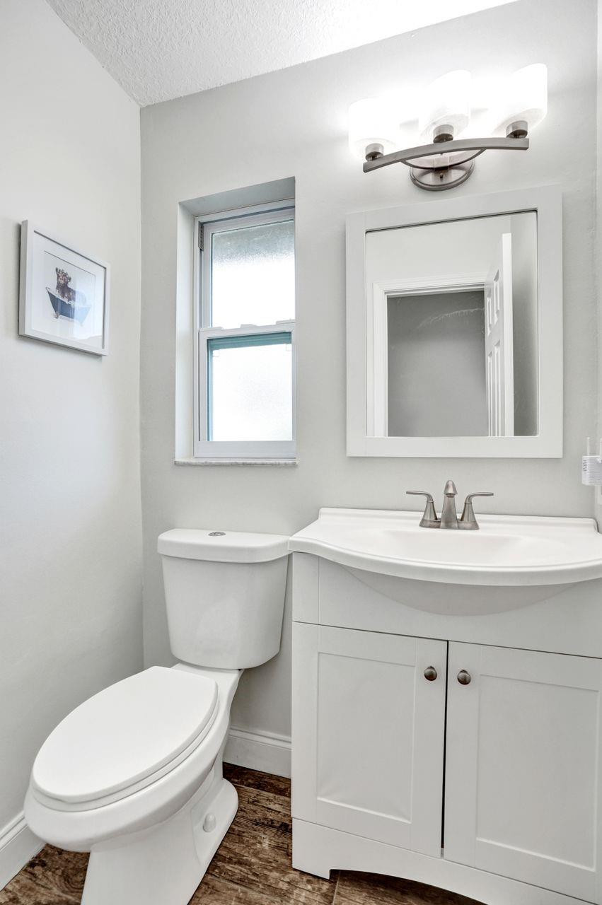 Oak Wood 80-39 B - Residential