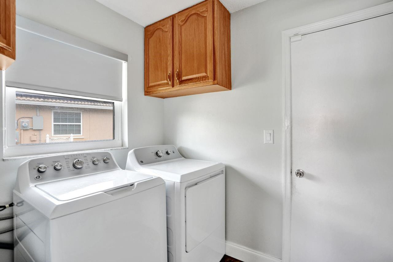 Oak Wood 80-39 B - Residential