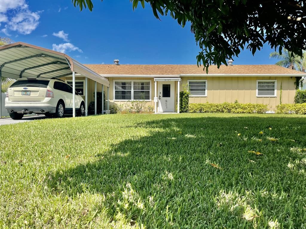 Photo of 6169 SE Poinciana Lane, Hobe Sound, FL 33455 (MLS # R10860961)