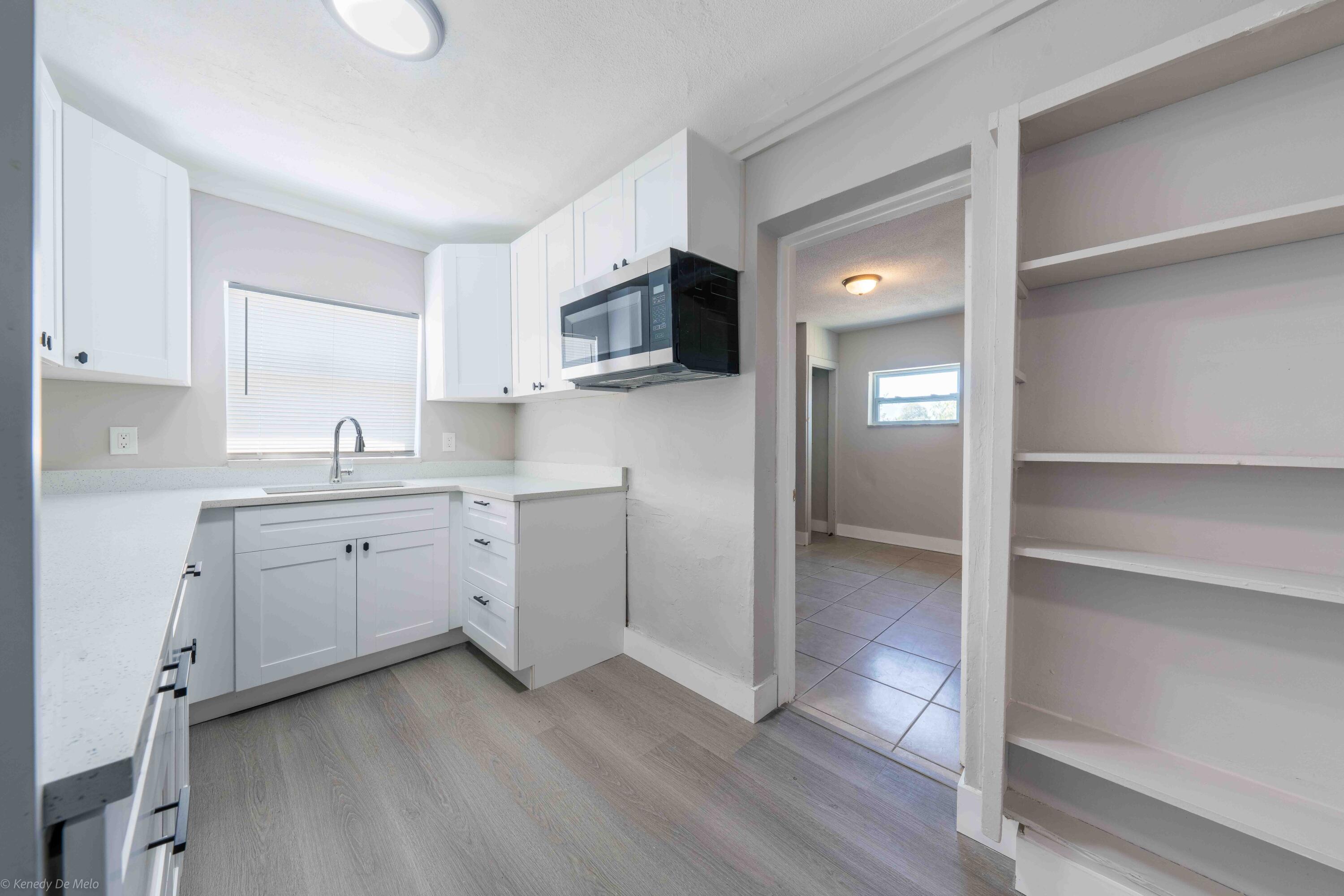 COMMONWEALTH MANOR - Residential Lease