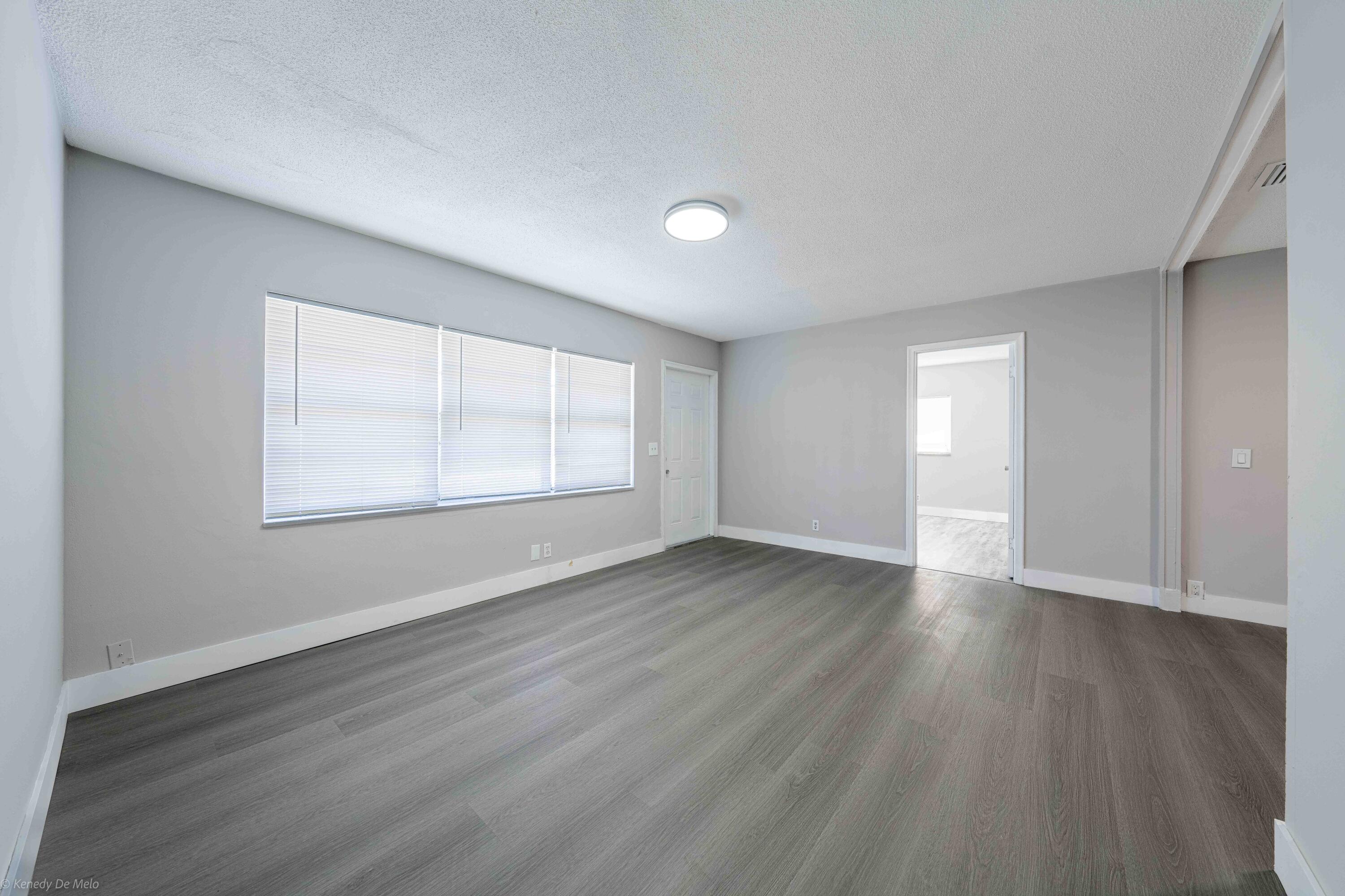 COMMONWEALTH MANOR - Residential Lease