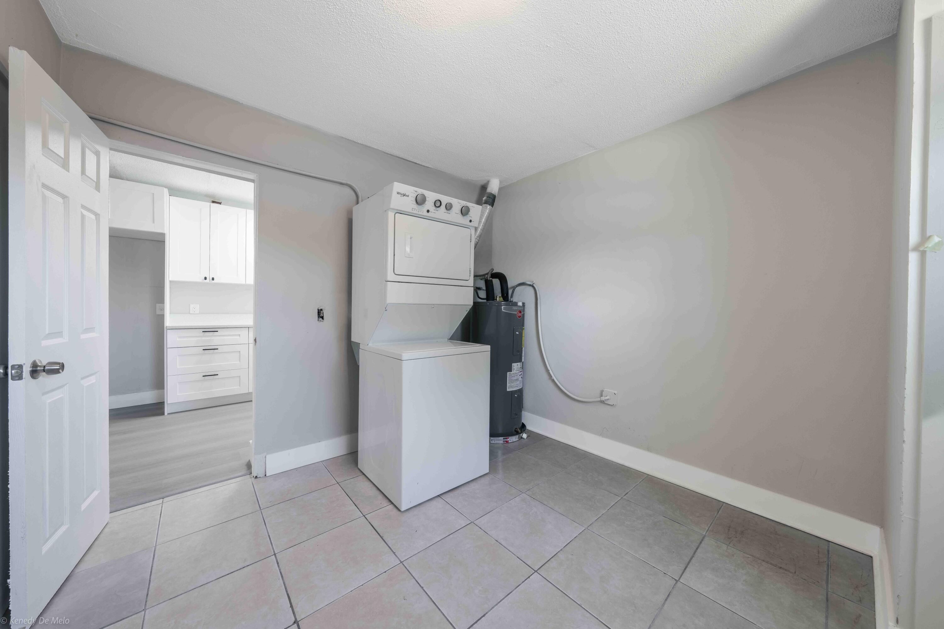 COMMONWEALTH MANOR - Residential Lease