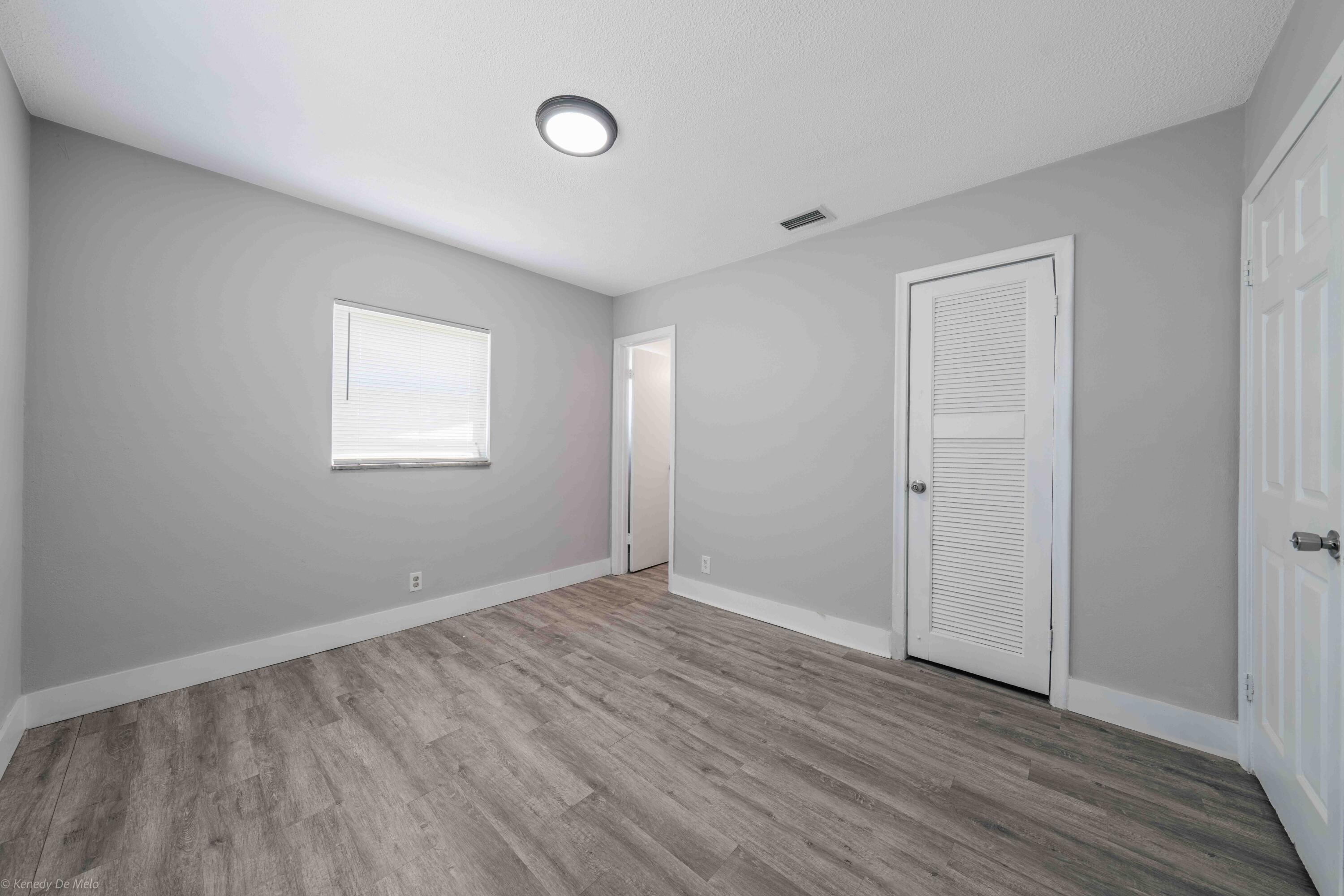 COMMONWEALTH MANOR - Residential Lease