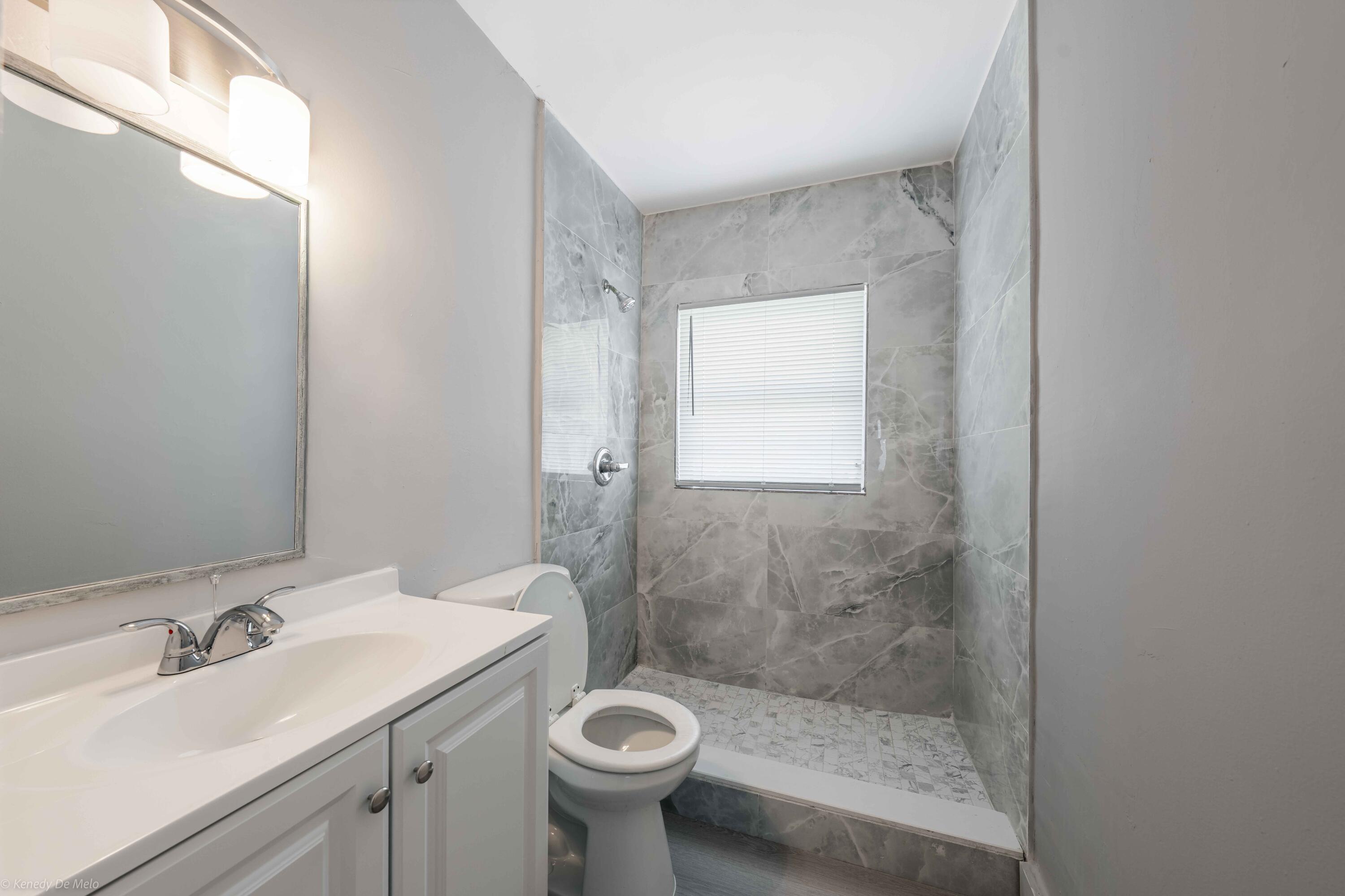 COMMONWEALTH MANOR - Residential Lease