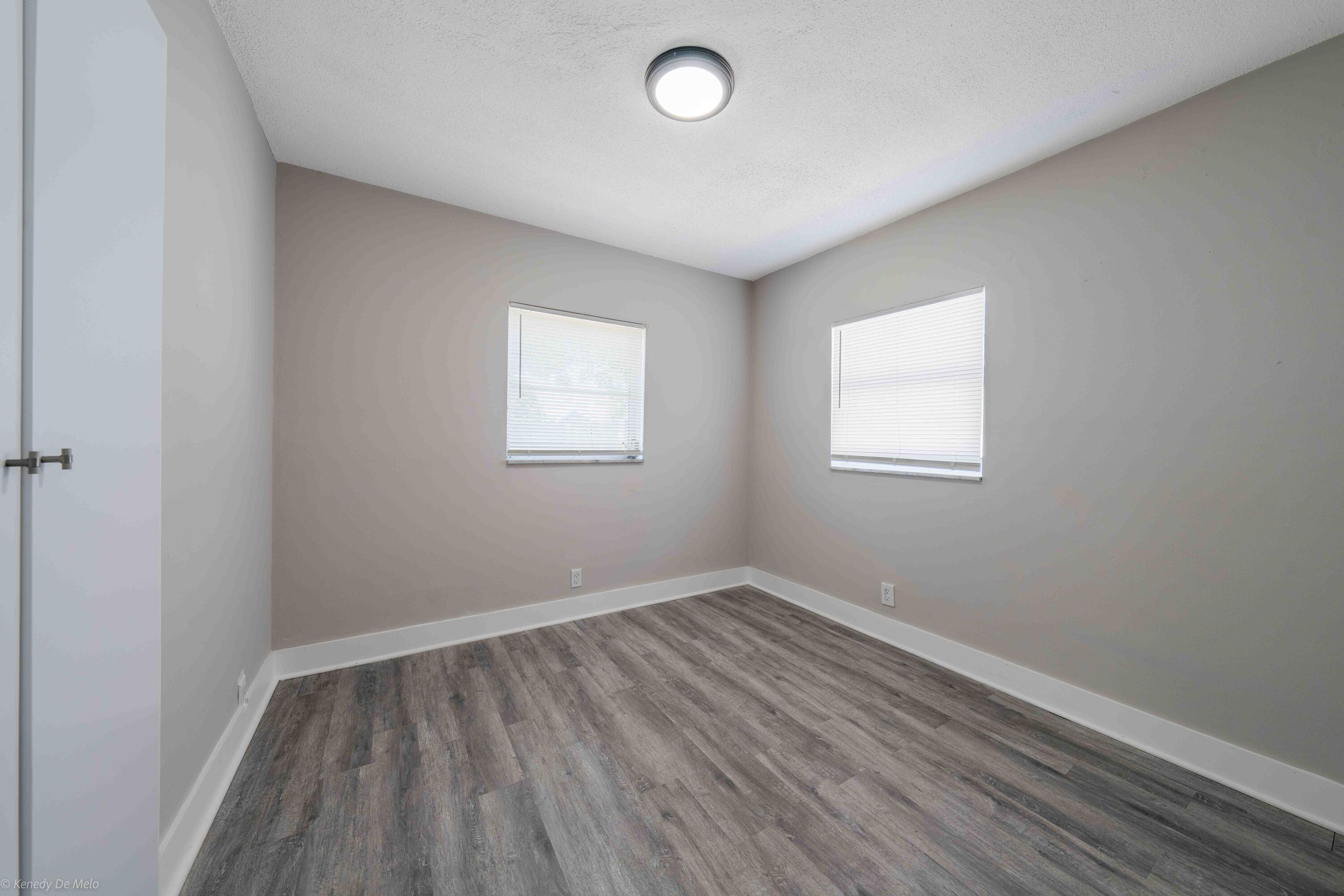 COMMONWEALTH MANOR - Residential Lease