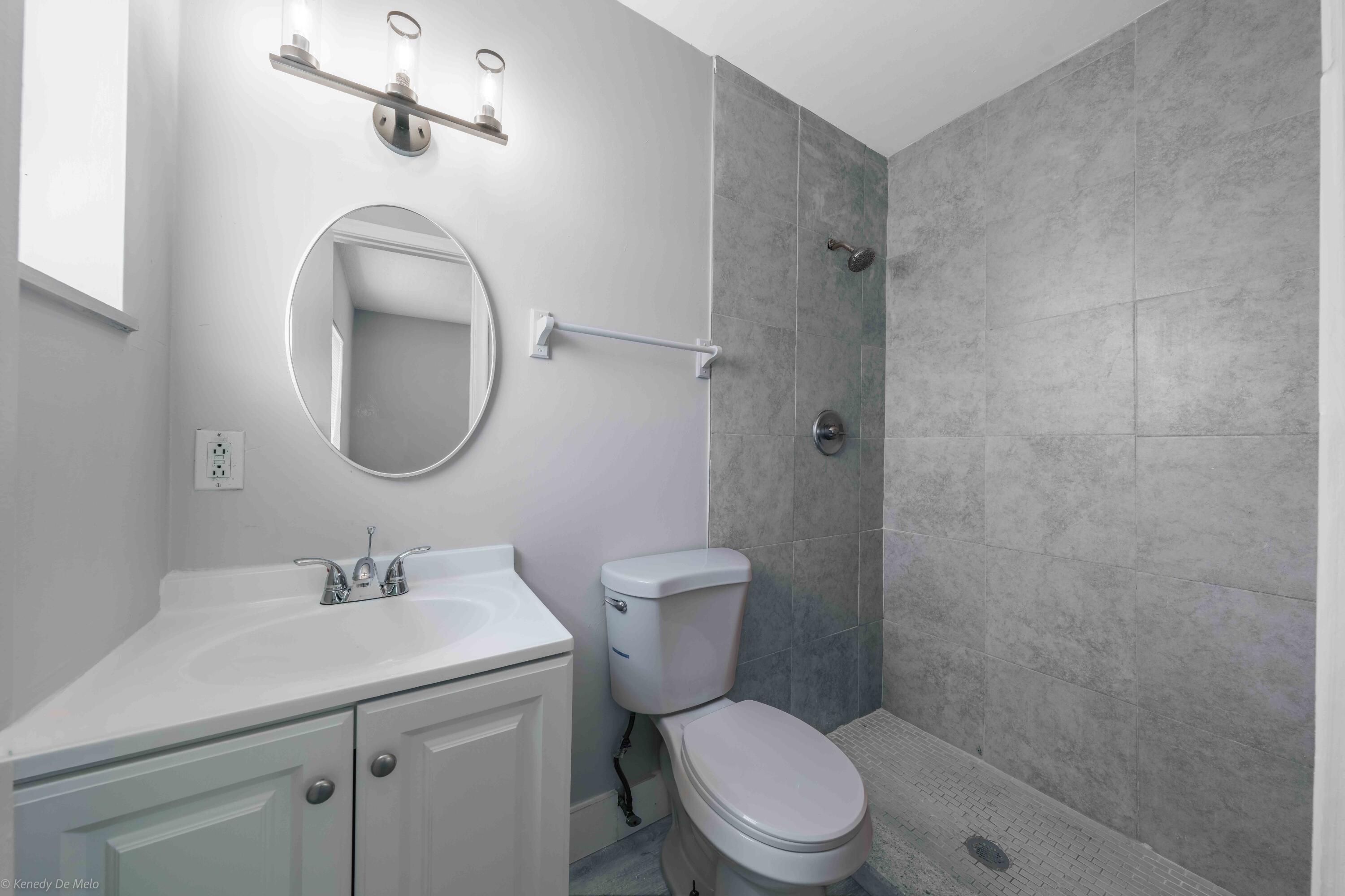 COMMONWEALTH MANOR - Residential Lease