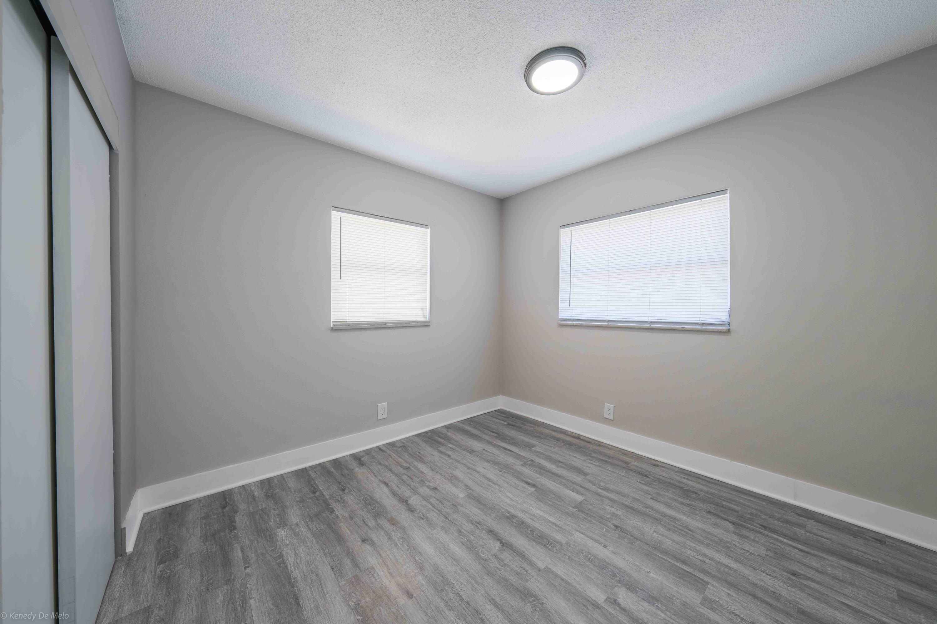COMMONWEALTH MANOR - Residential Lease