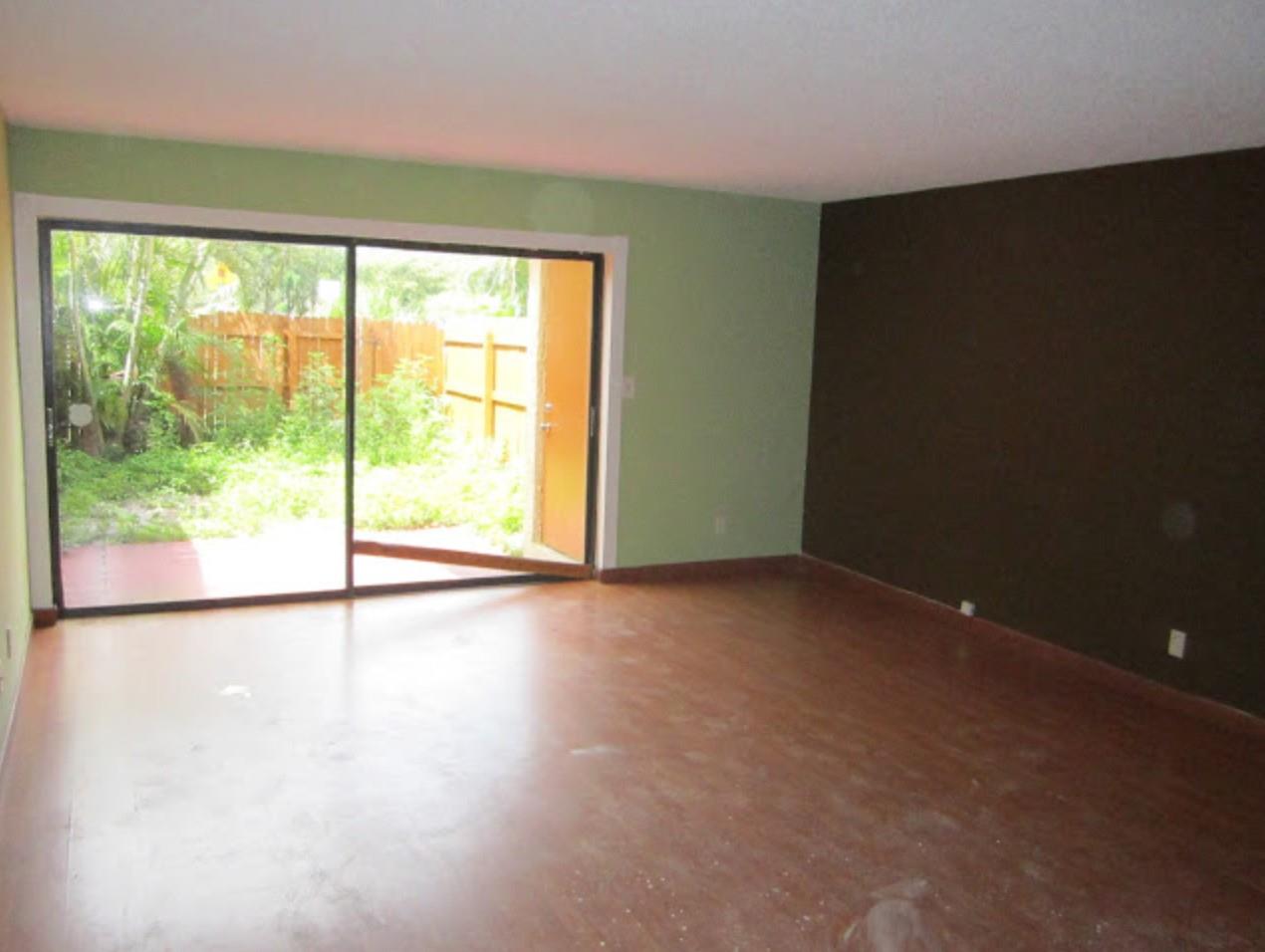 DEL RIO VILLAGE TOWNHOUSE - Residential Lease
