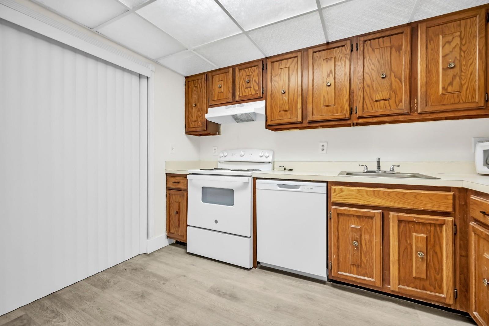 DEL RIO VILLAGE TOWNHOUSE - Residential Lease