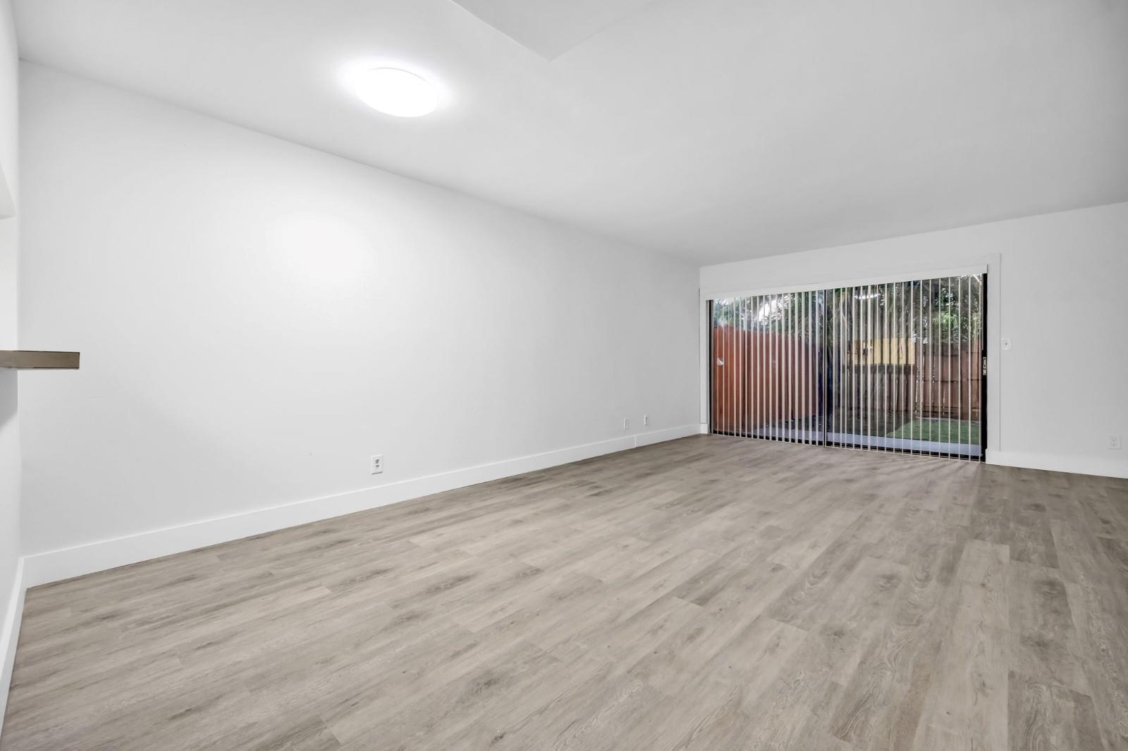 DEL RIO VILLAGE TOWNHOUSE - Residential Lease