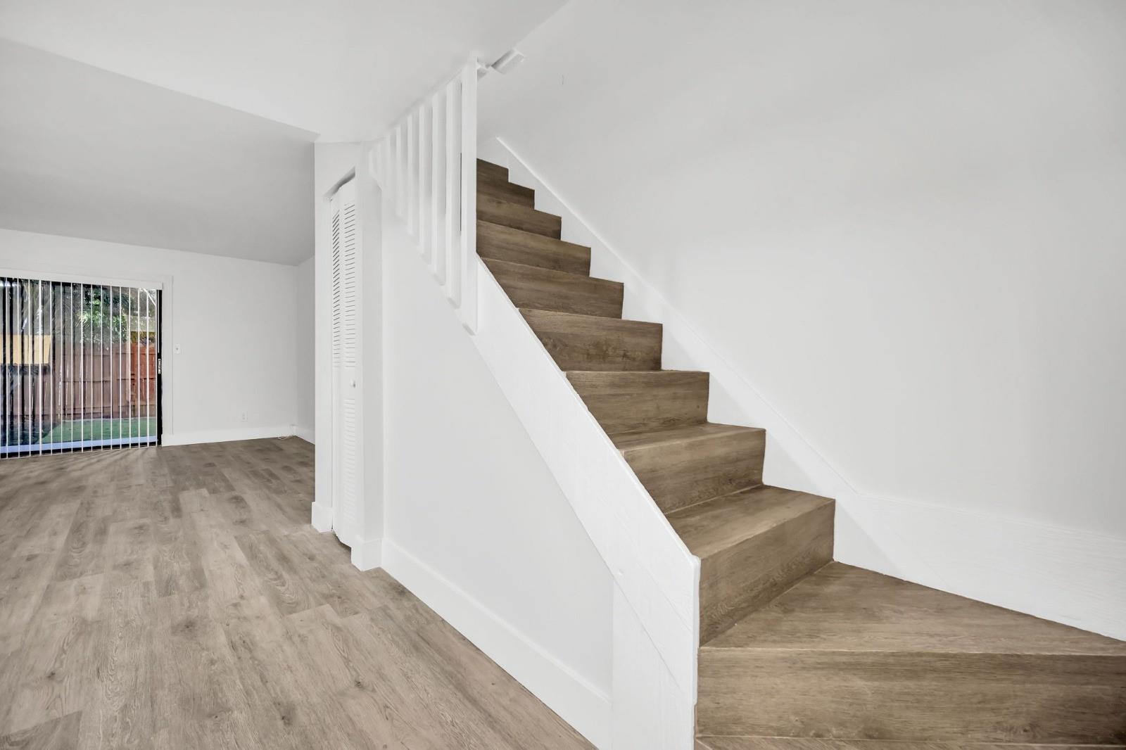 DEL RIO VILLAGE TOWNHOUSE - Residential Lease