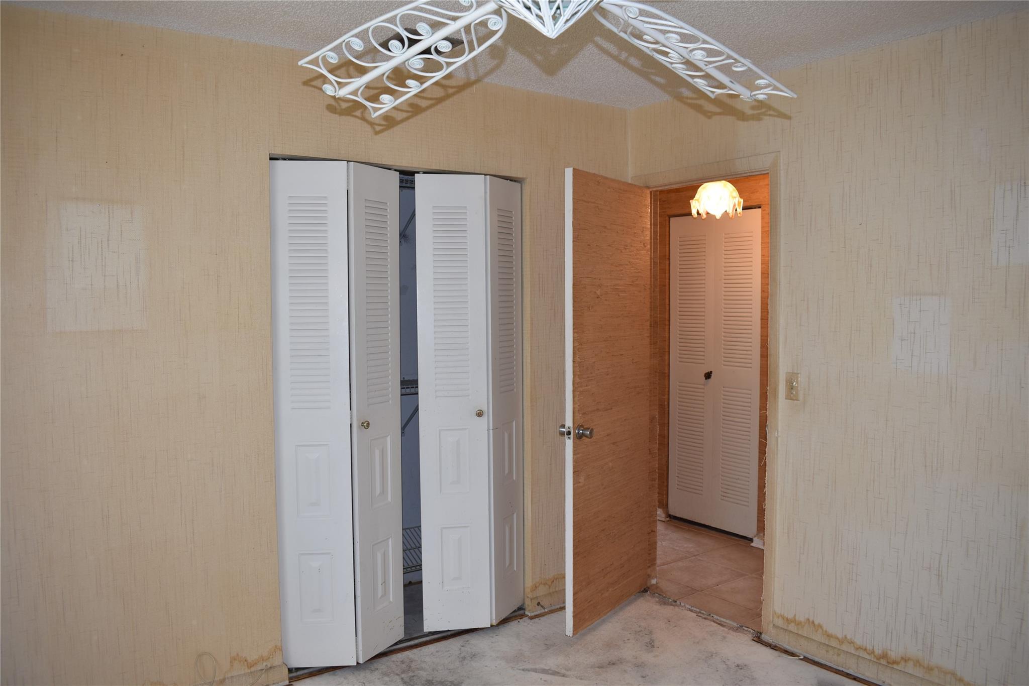 CAMELOT VILLAGE SEC 1 - Residential