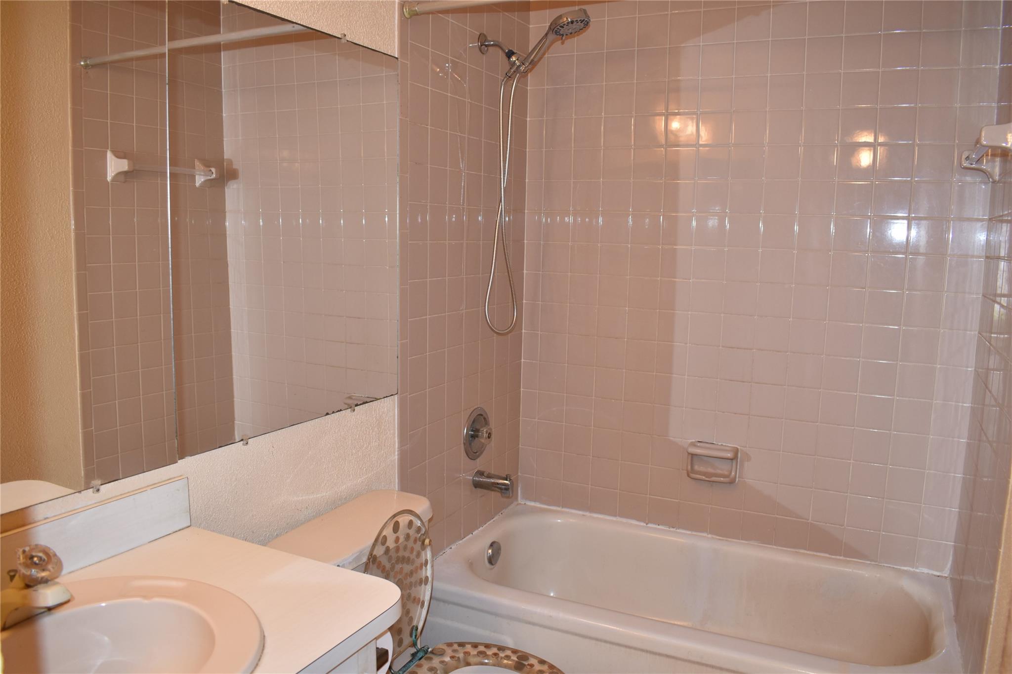 CAMELOT VILLAGE SEC 1 - Residential