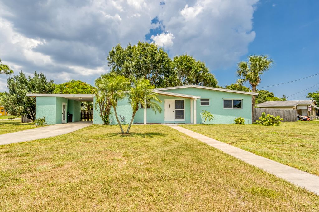 Photo of 201 NE Prima Vista Boulevard, Port Saint Lucie, FL 34983 (MLS # R10811779)