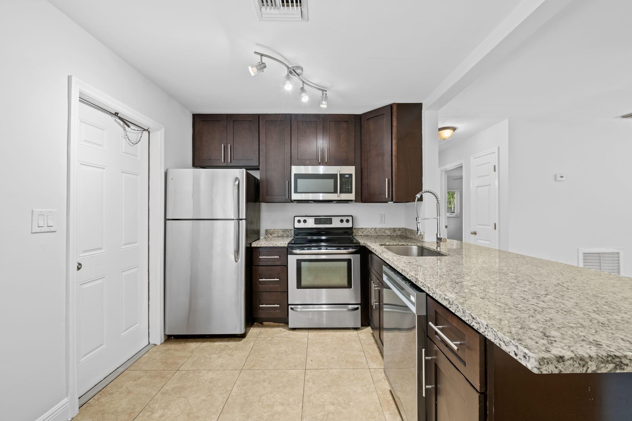 LAUDERDALE 2-9 CROISSANT PARK - Residential Lease