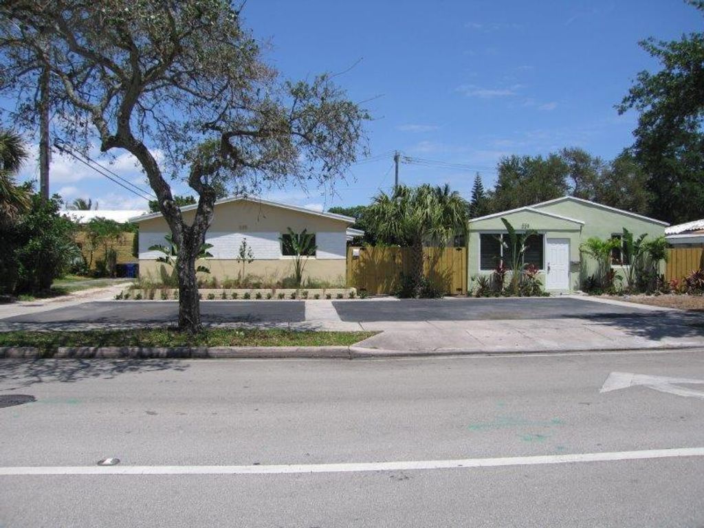 Photo of 335 SW 17th Street, Fort Lauderdale, FL 33315 (MLS # F10540046)