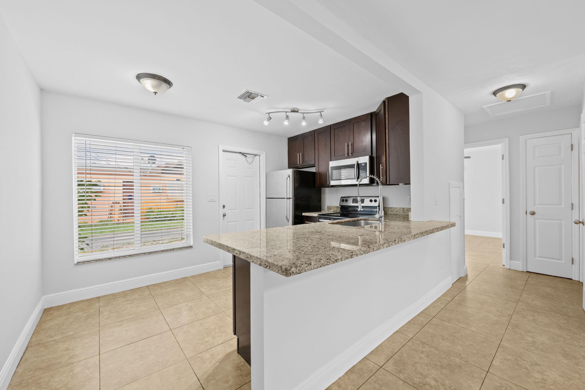 LAUDERDALE 2-9 CROISSANT PARK - Residential Lease